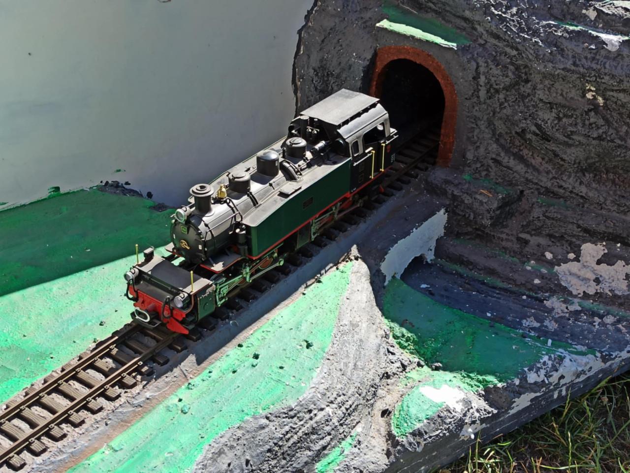 LGB diorama afm.  176cm lang, 72cm diep, 70cm hoog.