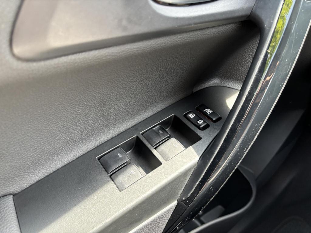Toyota Auris 1.8 hybrid executive nl-auto!