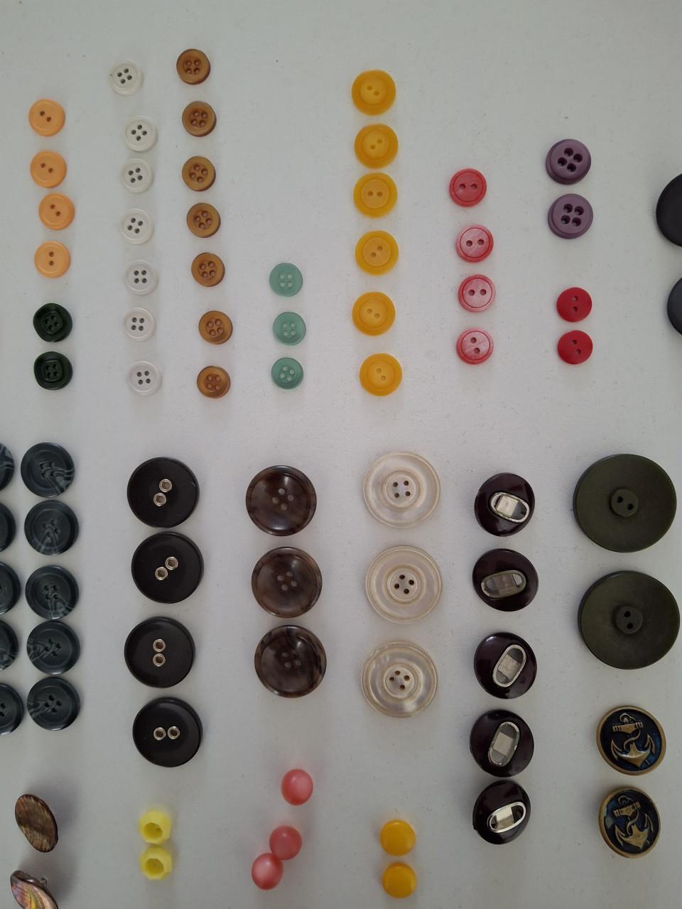 Veel knopen en 1 gesp