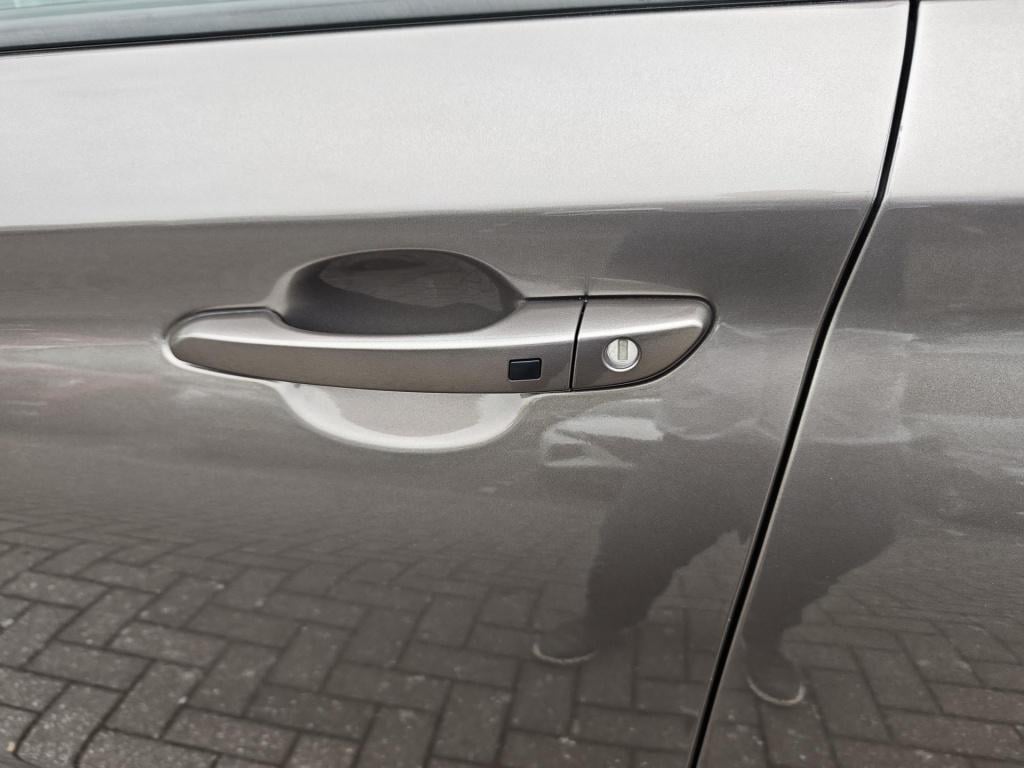 Hyundai Kona ev premium 64 kwh soh 98%