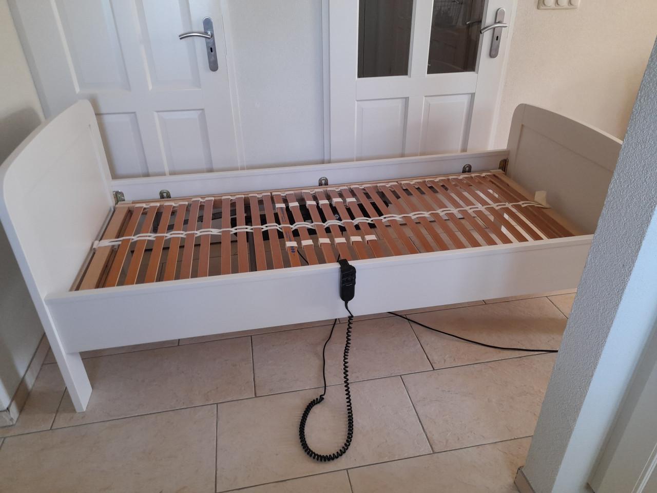 Elektrisch verstelbare 1 persoon bed 90 x 200 (z.g.a.n.)