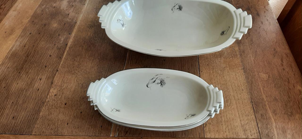 Antiek ontbijt servies
