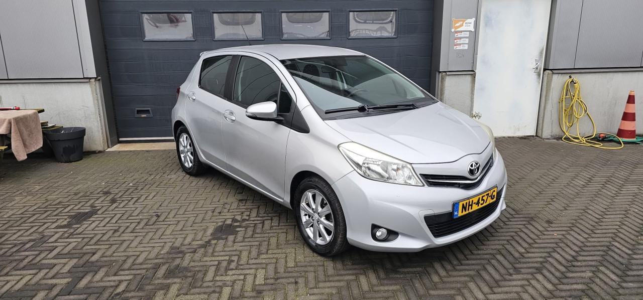 TE KOOP TOYOTA YARIS 1.0 VVT-I TREND EURO 5 MET AIRCO ZUINIGHEIDSLABEL A