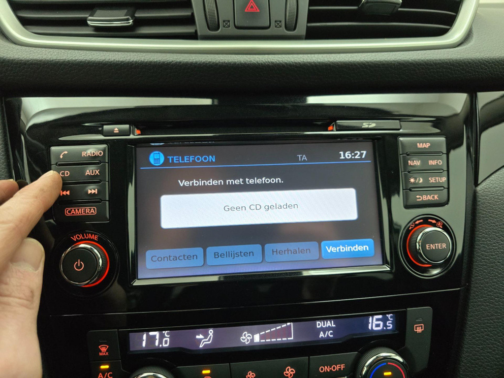 Nissan Qashqai occasion automaat 1.2 connect edition met parkeercamera en p