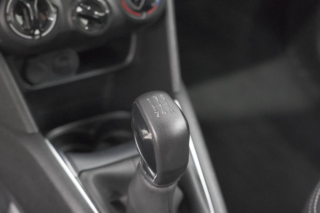 Peugeot 208 puretech 82 blue lion | apple carplay | parkeersensoren | navig