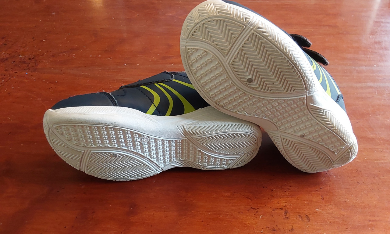 Gymschoenen maat 28