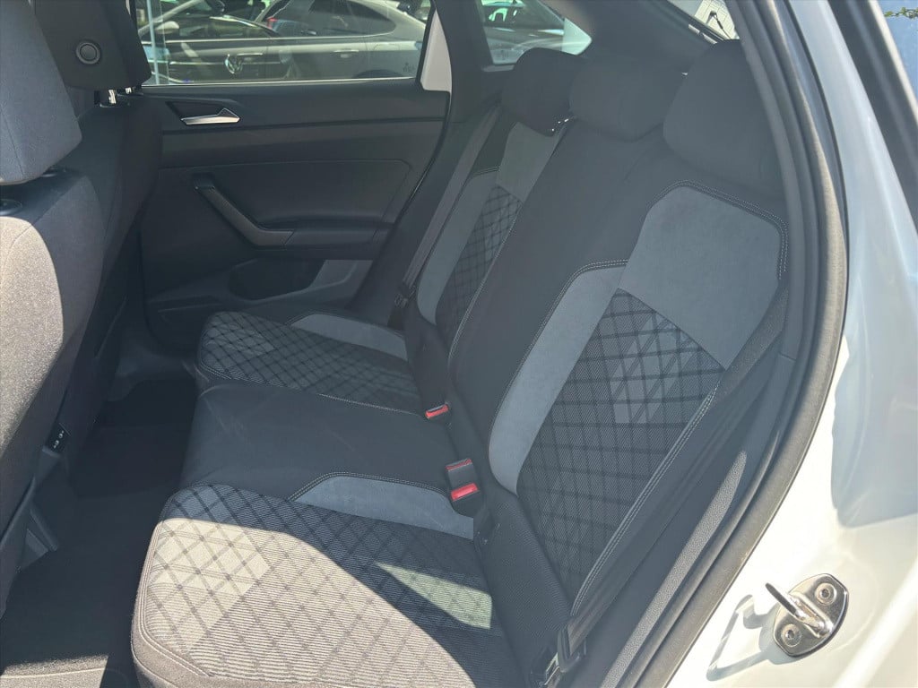 Volkswagen Taigo 1.0 tsi 110pk r-line| pano dak|trekhaak|led| navi via carp