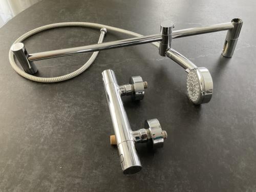 Douchekraan en wastafelkraan