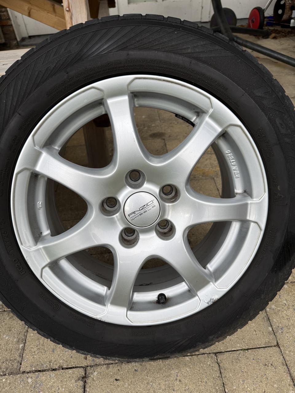 Set 16inch Anzio allu velgen met Yokohama winterbanden 5x114,3