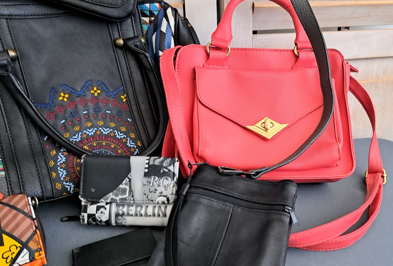 Mooie kleurrijke tassen, z.g.a.n.