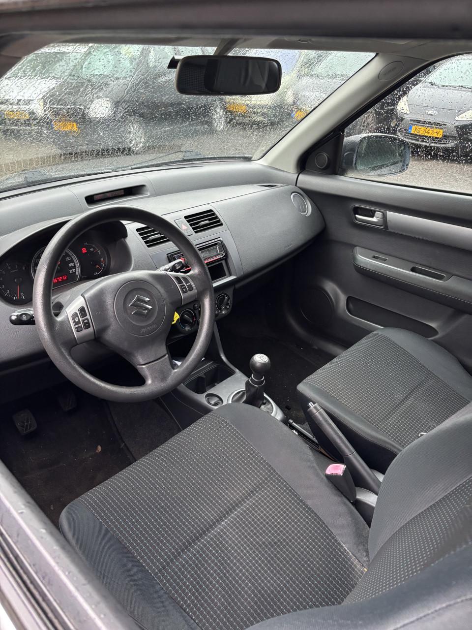 Suzuki Swift met een voljaar apk!