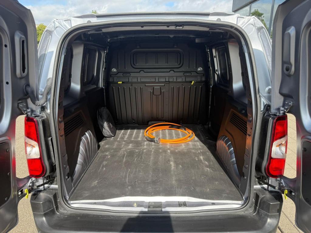 Toyota Proace city electric challenger 50 kwh