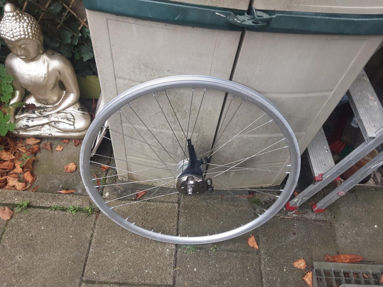 Shimano Nexus 28 inch voorwiel, naafdynamo, rollerbrake rem
