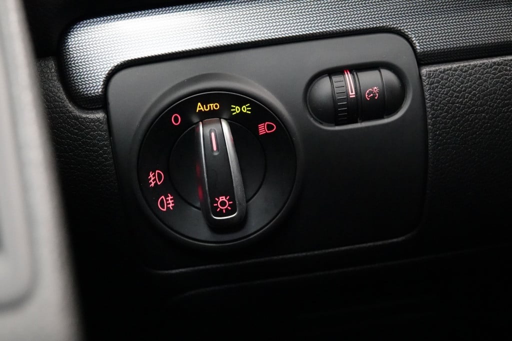 Volkswagen Golf 1.2 tsi highline | pdc | navi | stoelverw. |