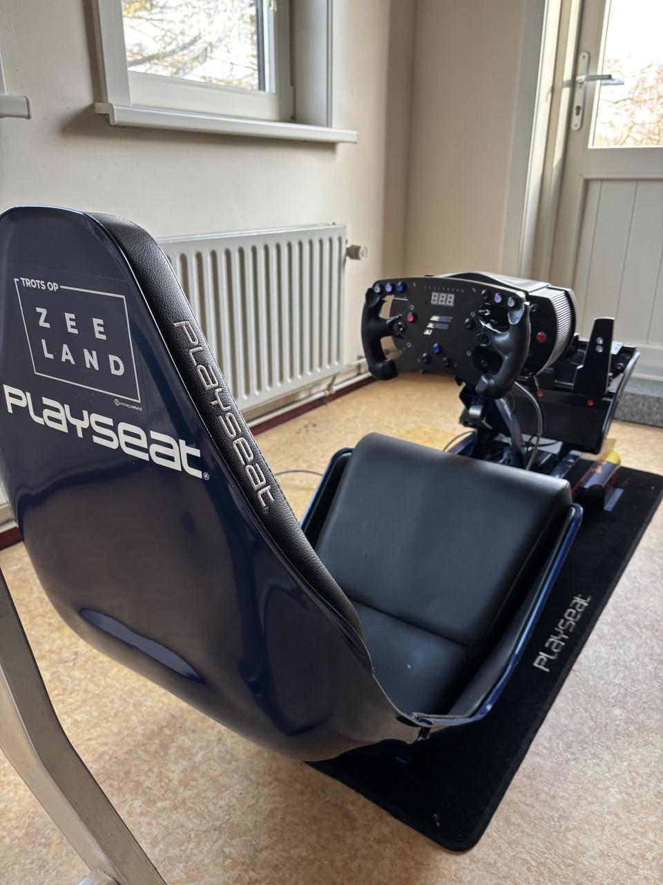 Simracing cockpit compleet Fanatec en Playseat F1