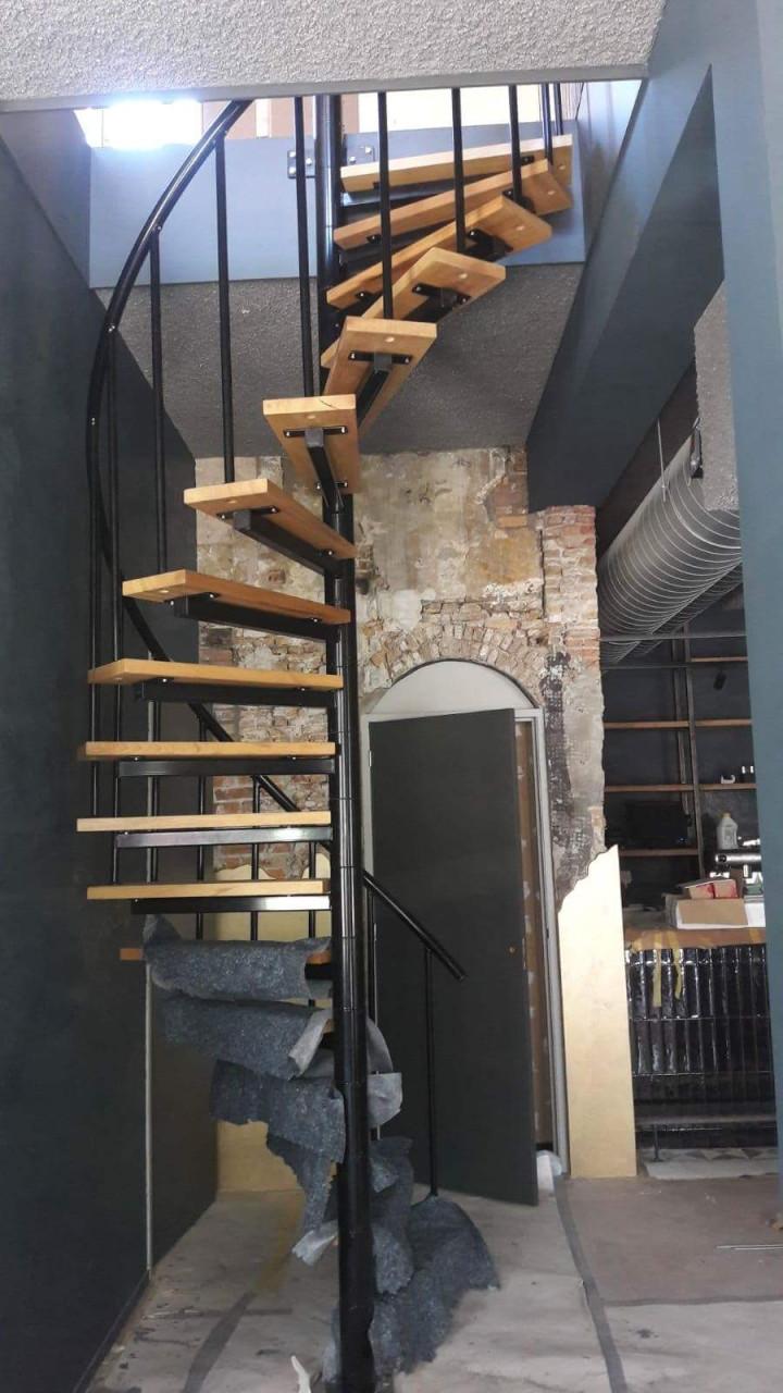 Stalen spiltrappen op maat – Al meer dan 40 Jaar vakmanschap