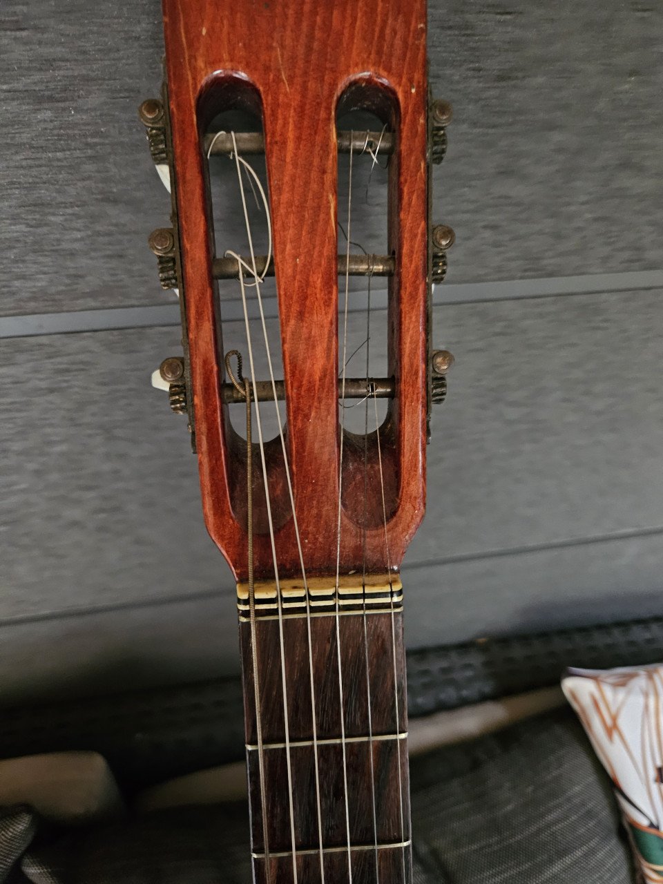Prachtig vintage massief houten banjo met 6 snaren....