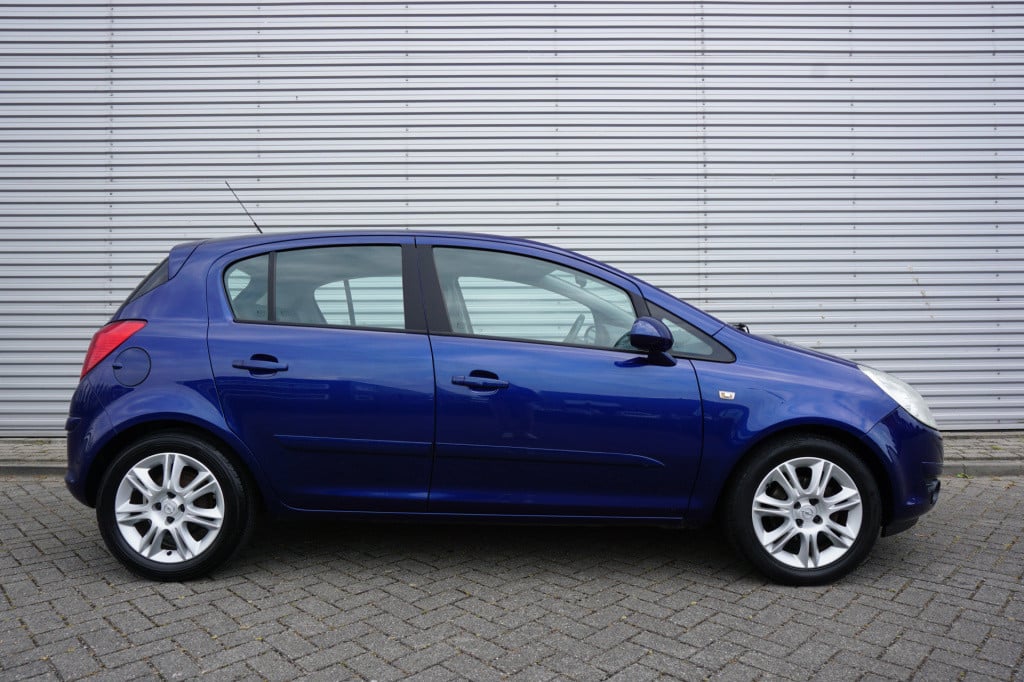 Opel Corsa 1.2-16v cosmo airco / elektr. ramen / trekhaak / nap