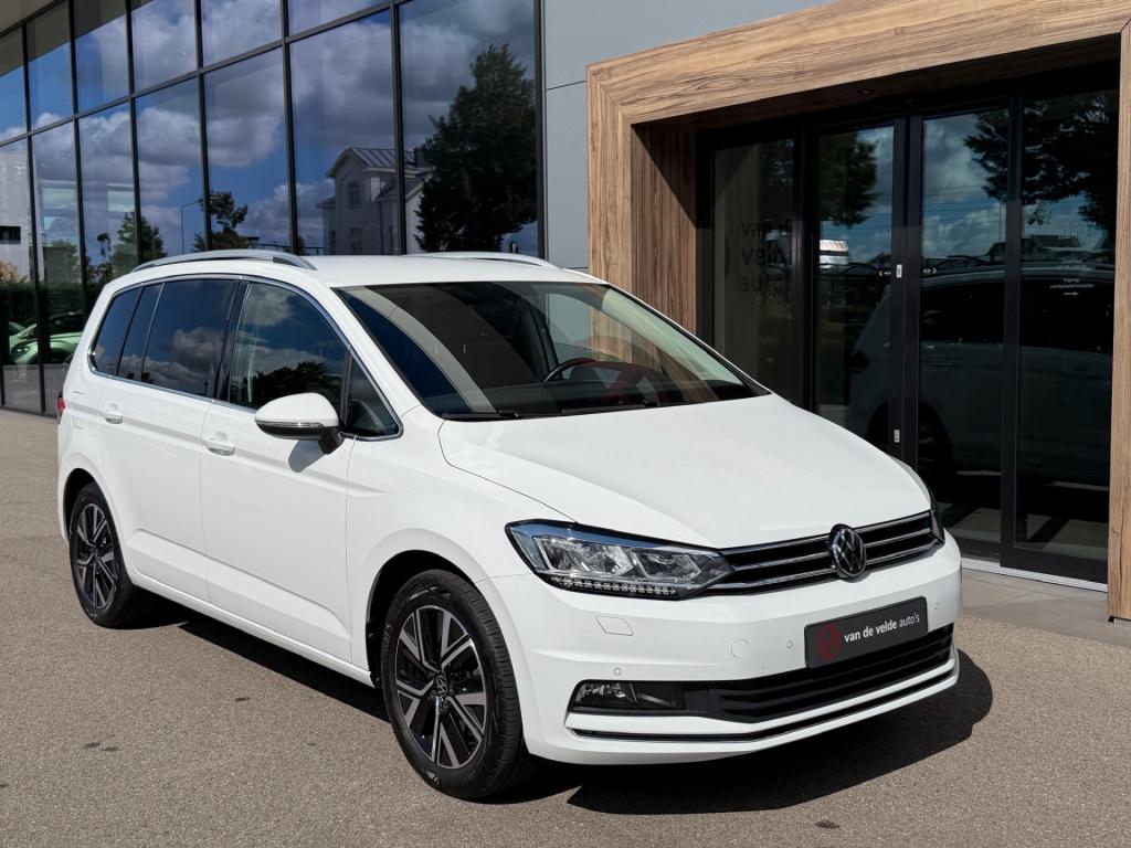 Volkswagen Touran 1.5 tsi 150pk highline | trekhaak | led | carplay | 17 in