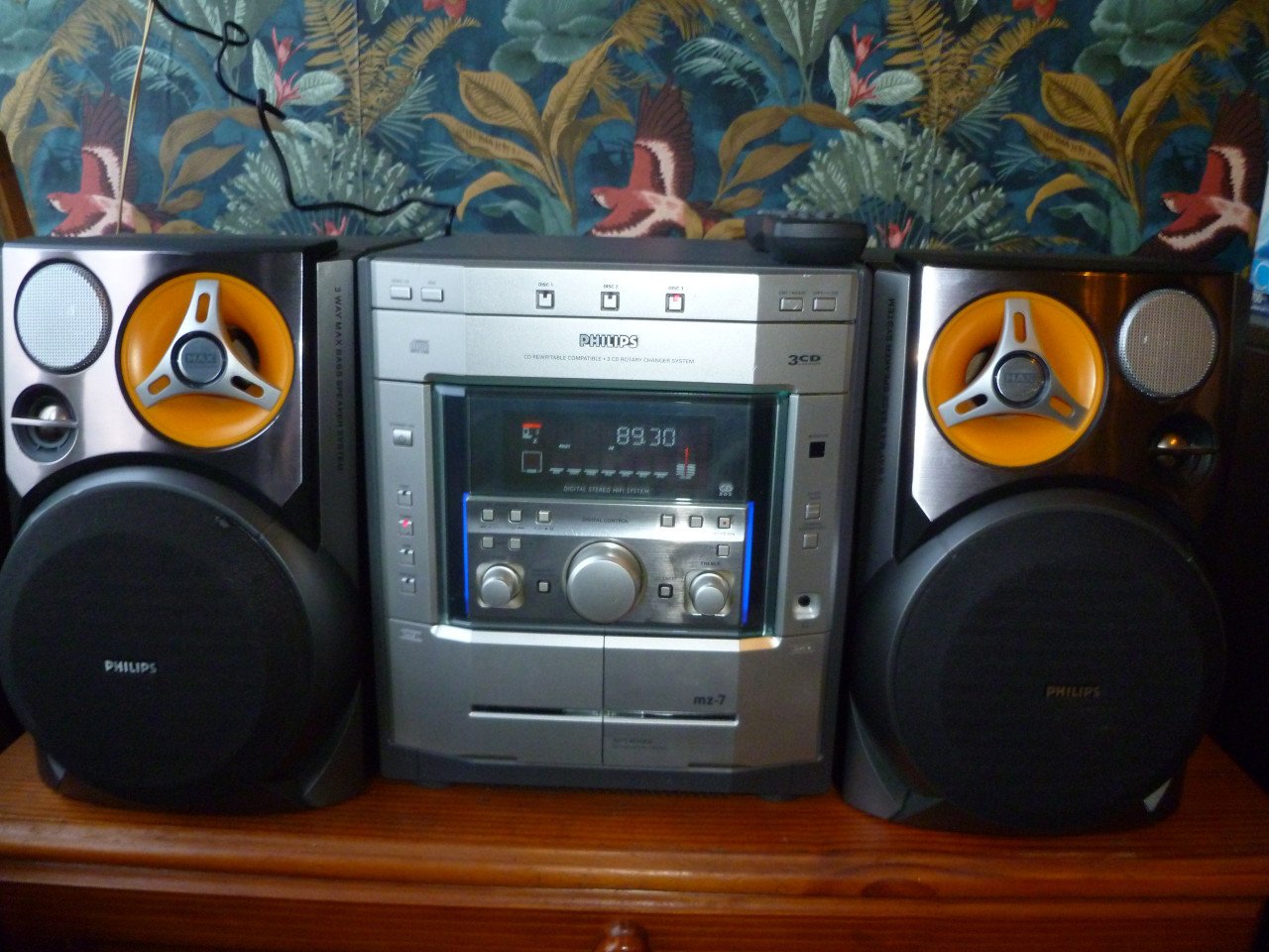 Philips stereo,set met een 3 cd wisselaar