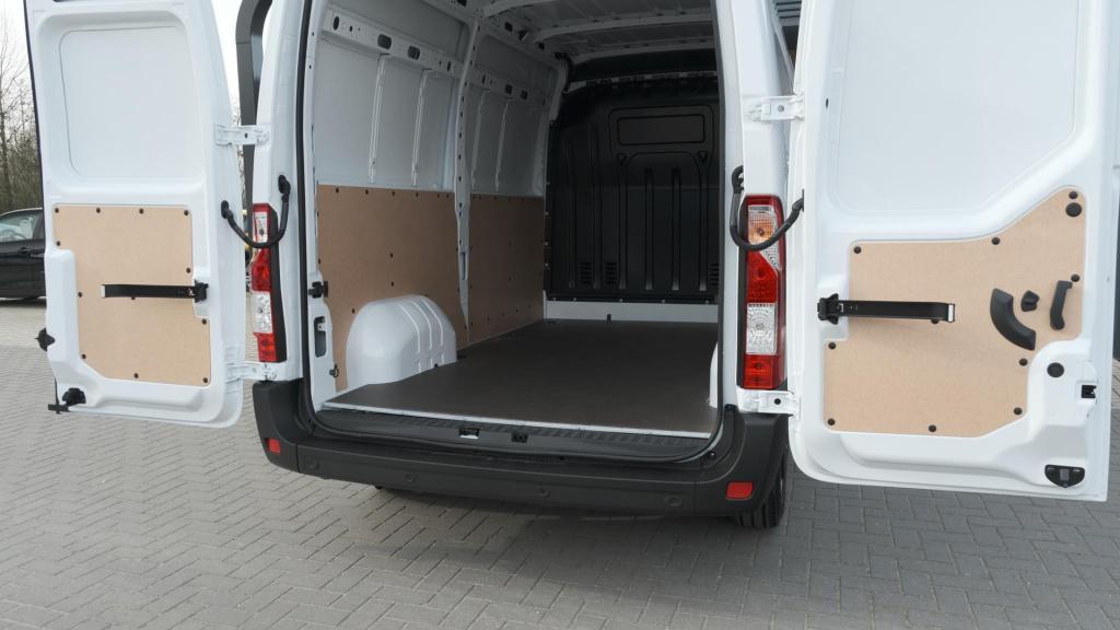 Renault Master t35 2.3 dci 135 l2h2 comfort | direct leverbaar | navigatie 