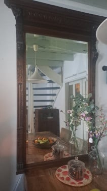 Grote houten spiegel met houtsnijwerk, 177,5 cm hoog