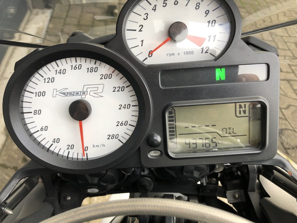 Frisse BMW K1200R met slechts 43 dkm, kofferset, nieuw model ABS, €3995.-
