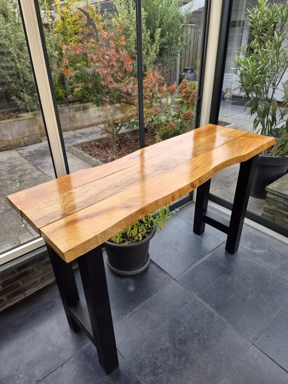 Bartafel met 4 krukken