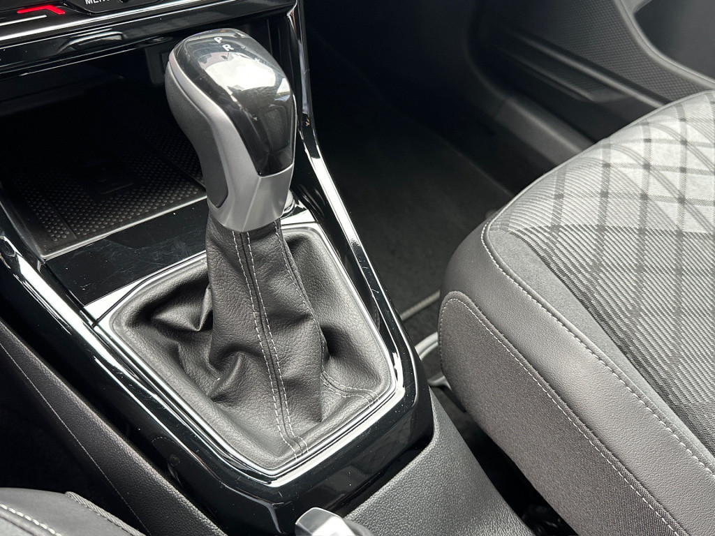 Volkswagen T-cross 1.5 tsi 150pk dsg r-line | camera | trekhaak | navi | iq