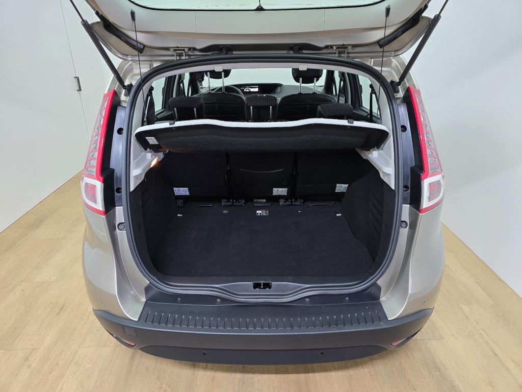 Renault Scenic occasion 2.0 dynamique 5 persoons met grote kofferbak | clim