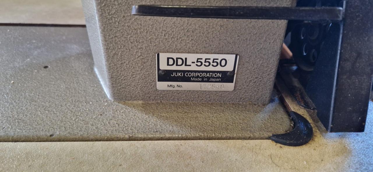 Juki DL5550 naaimachine + tafel