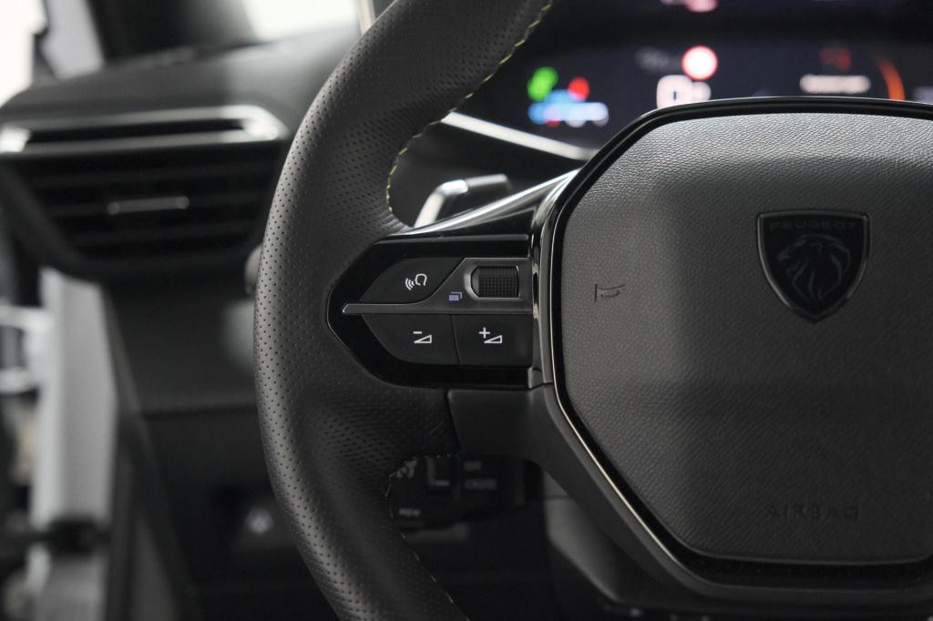 Peugeot 2008 puretech 130 eat8 gt | 360 camera | stoelmassage | adaptieve c