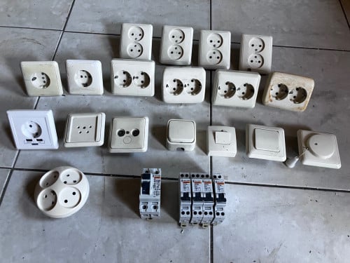 Elektrisch schakelmateriaal van het merk Jung