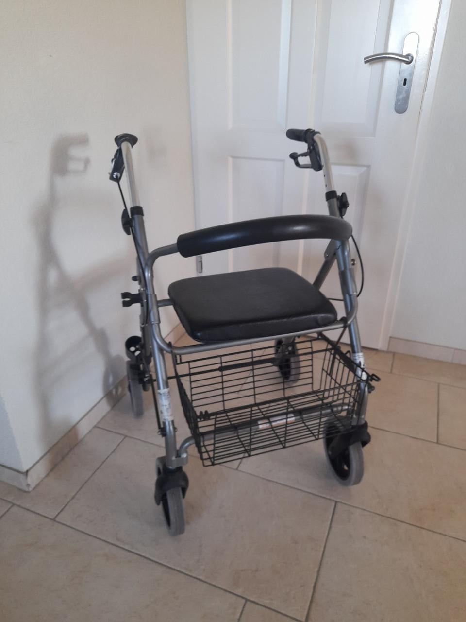 Rollator  ( in goede nette staat )