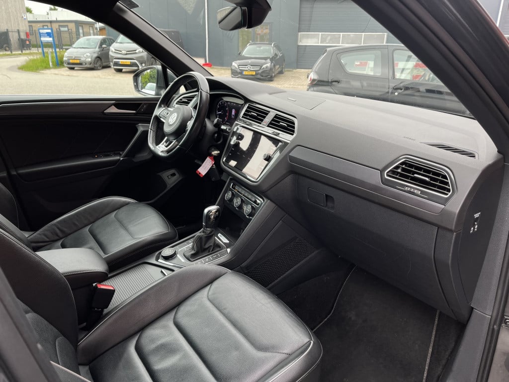 Volkswagen Tiguan 1.4 tsi 4motion highline business r | leer | camera | pan