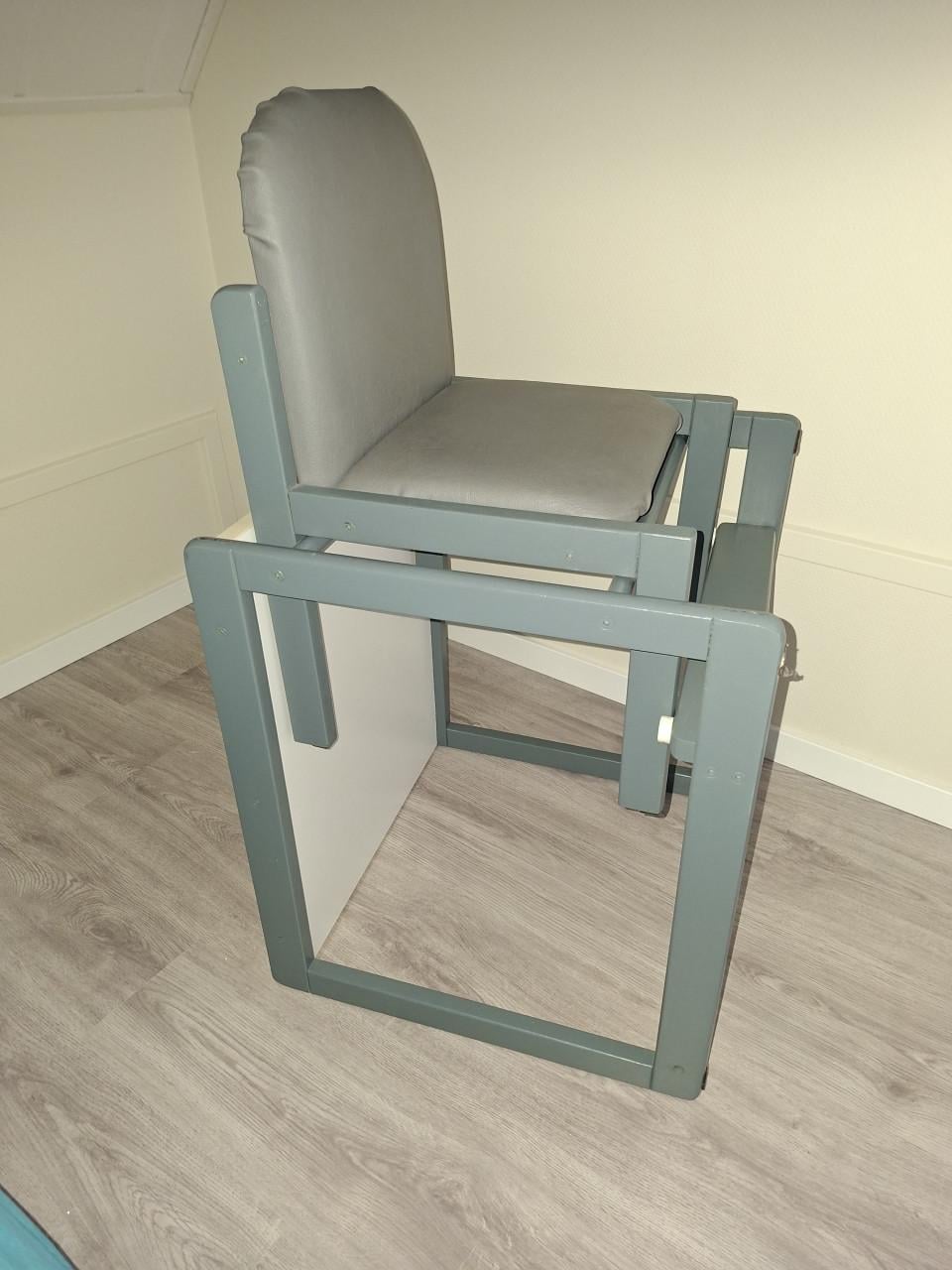 Kinderstoeltje en tafel