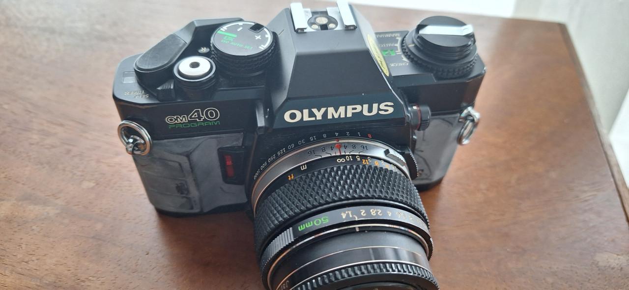 Olympus spiegelreflex camera (OM40) met diverse mooie lenzen