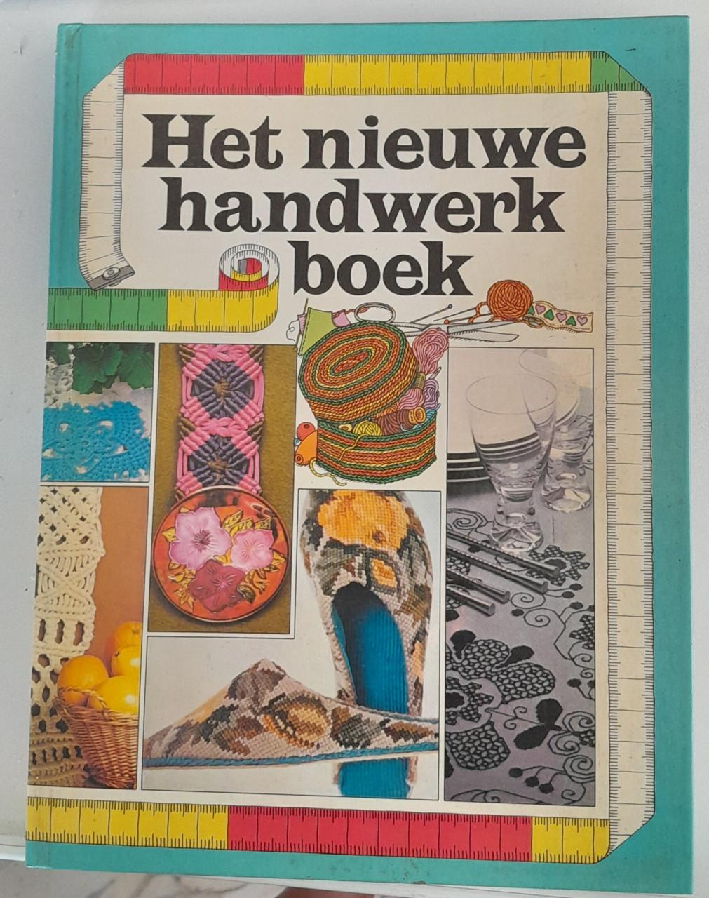 Het nieuwe handwerkboek uit 1973.