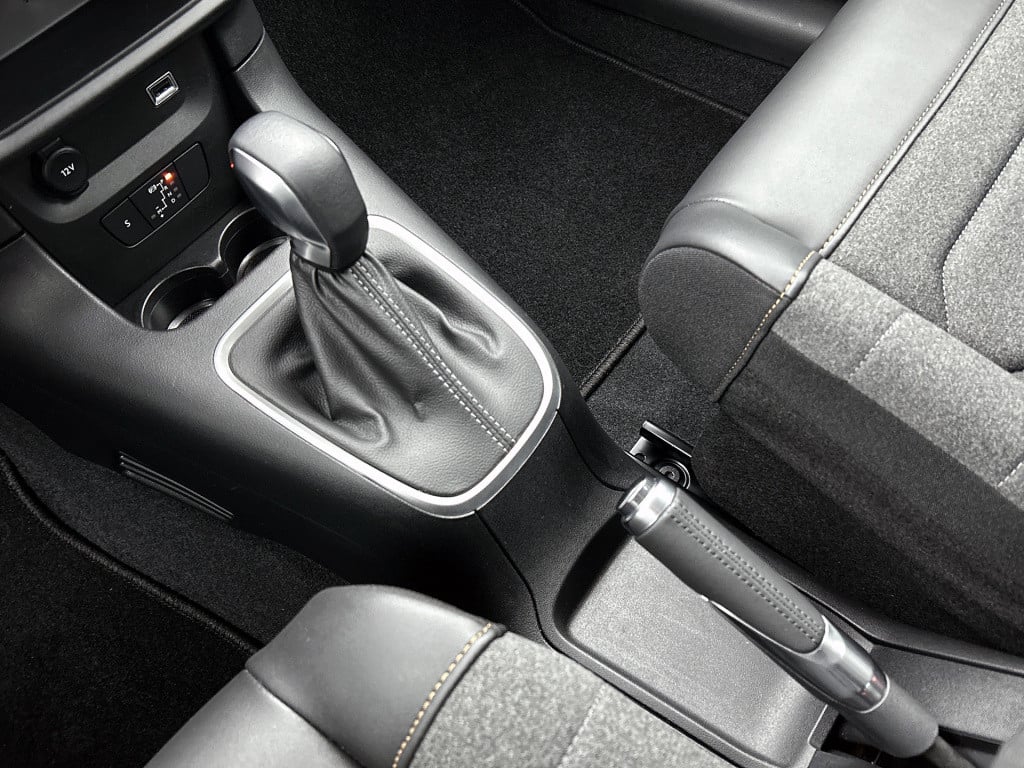 Citroen C3 110 pk automaat feel edition | rijklaar | apple carplay / androi