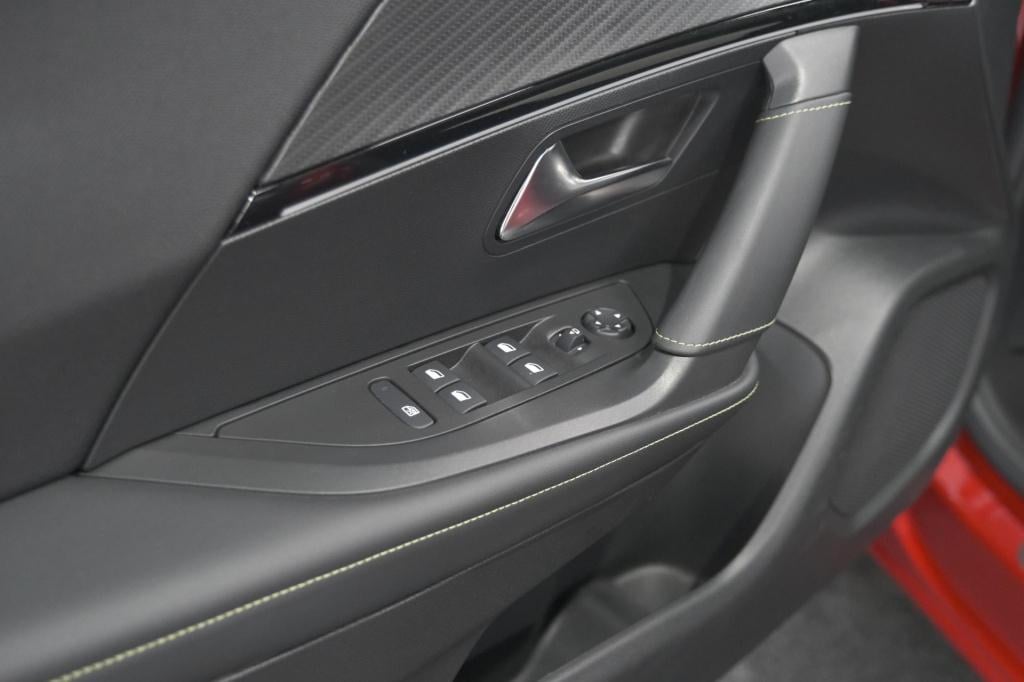 Peugeot 2008 puretech 130 gt pack | panoramadak | camera | adaptieve cruise