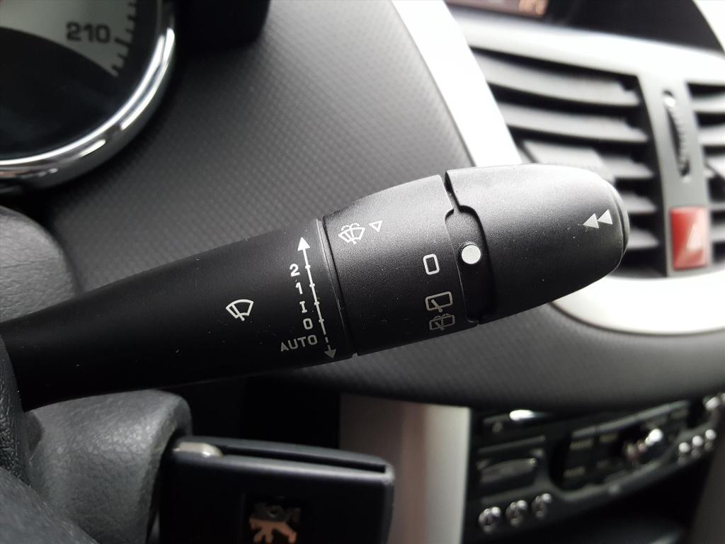 Peugeot 207 première 1.6-16v vti-120pk navigatie | cruise & climate control