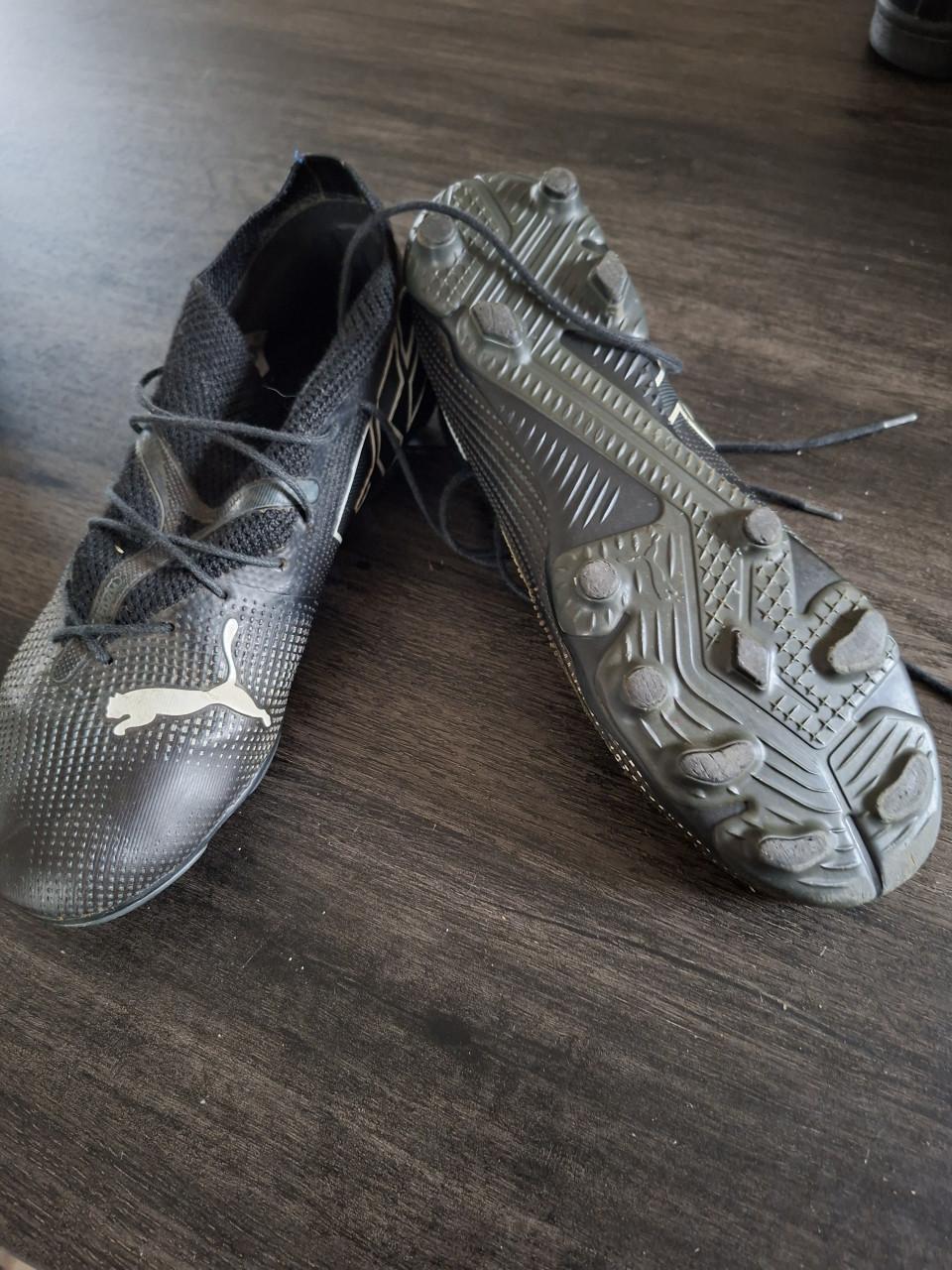 Voetbalschoenen 2x maat 37 en 38