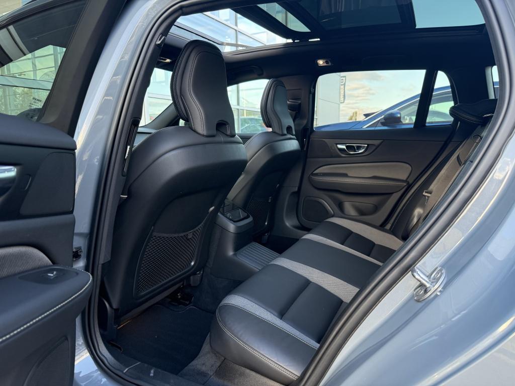 Volvo V60 t6 398pk recharge r-design| panodak| adap.cruise| 360camera| sty