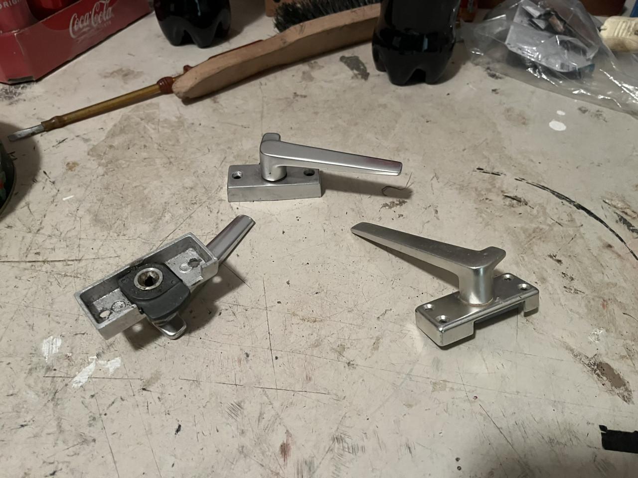 3 Raamvastzetters