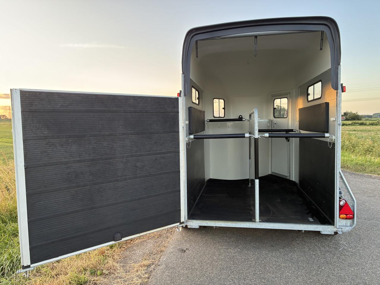 Als nieuwe  Cheval Liberte Gold 3 met zadelkamer, klep/deur en camera