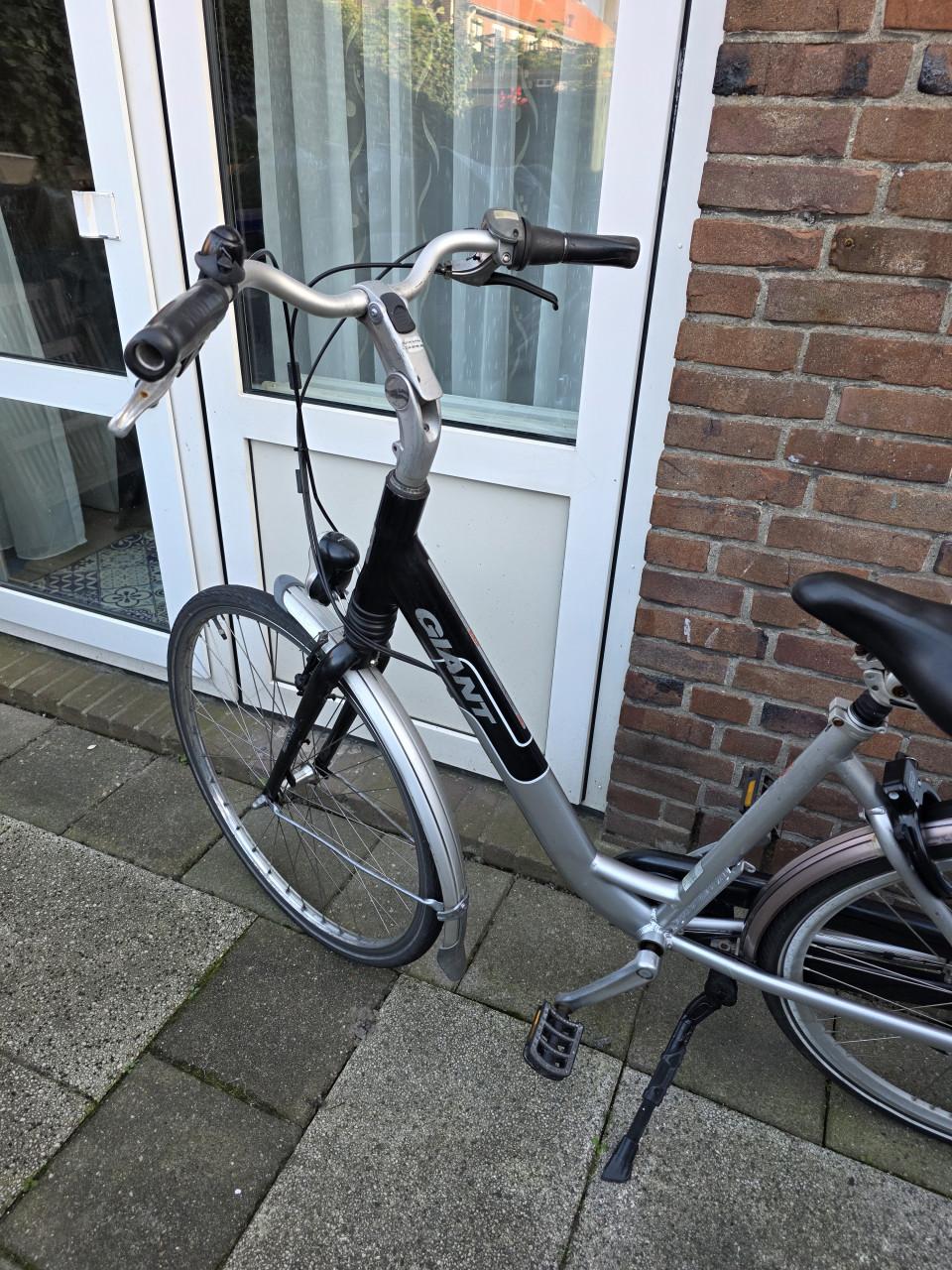 Dames fiets GIANT met 7 versnellingen-28 inch-Fr.maat 52cm-Nieuw slot