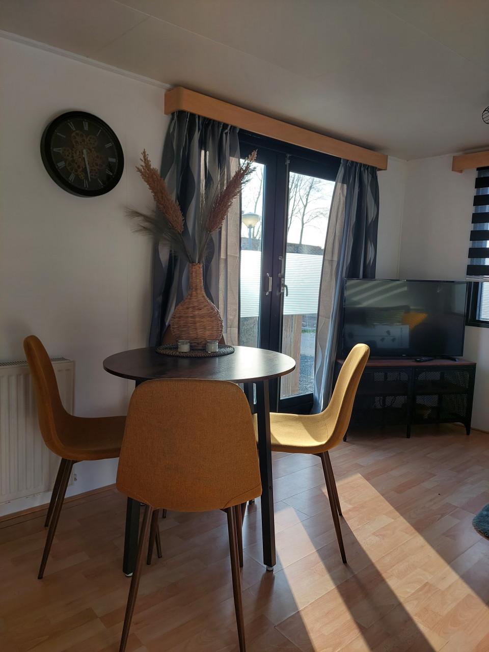 Tijdelijke woonruimte te huur–Gemeubileerd chalet Regio Heinkenszand/Goes.