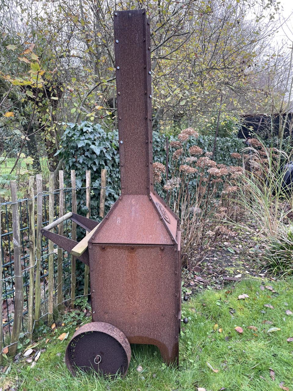 Tuinhaard , Reny Bijuga, cortenstaal