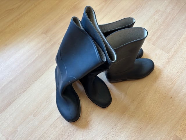 Regenlaarzen Dunlop maat 34 en regenlaarzen maat 37