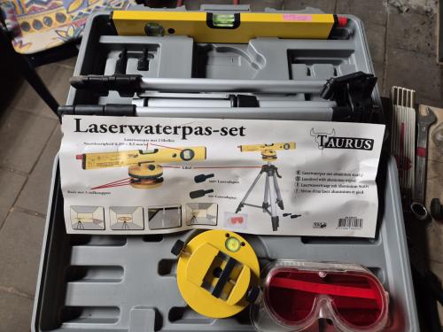 Laser waterpas met tripod